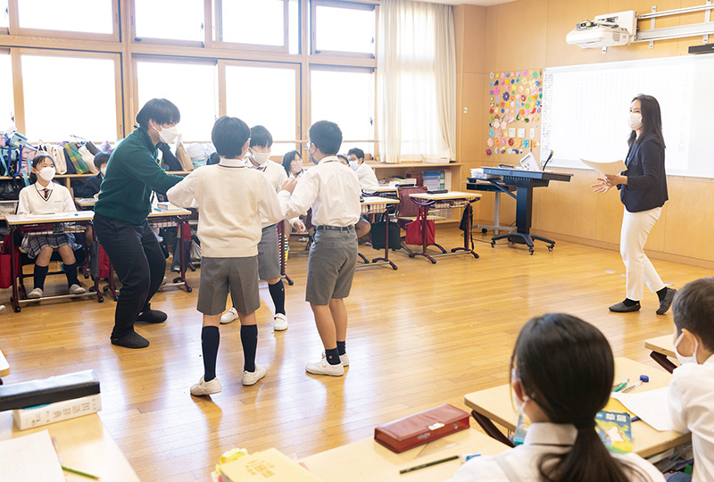 「どんな気持ちなんだろう？」読み取った詩の世界観を俳優と一緒に演じます。