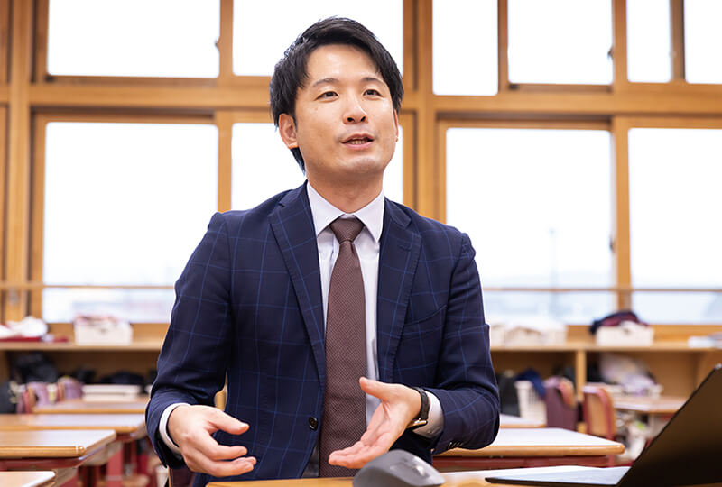 立命館小学校　新澤津 純輝（しんさわつ じゅんき） 先生